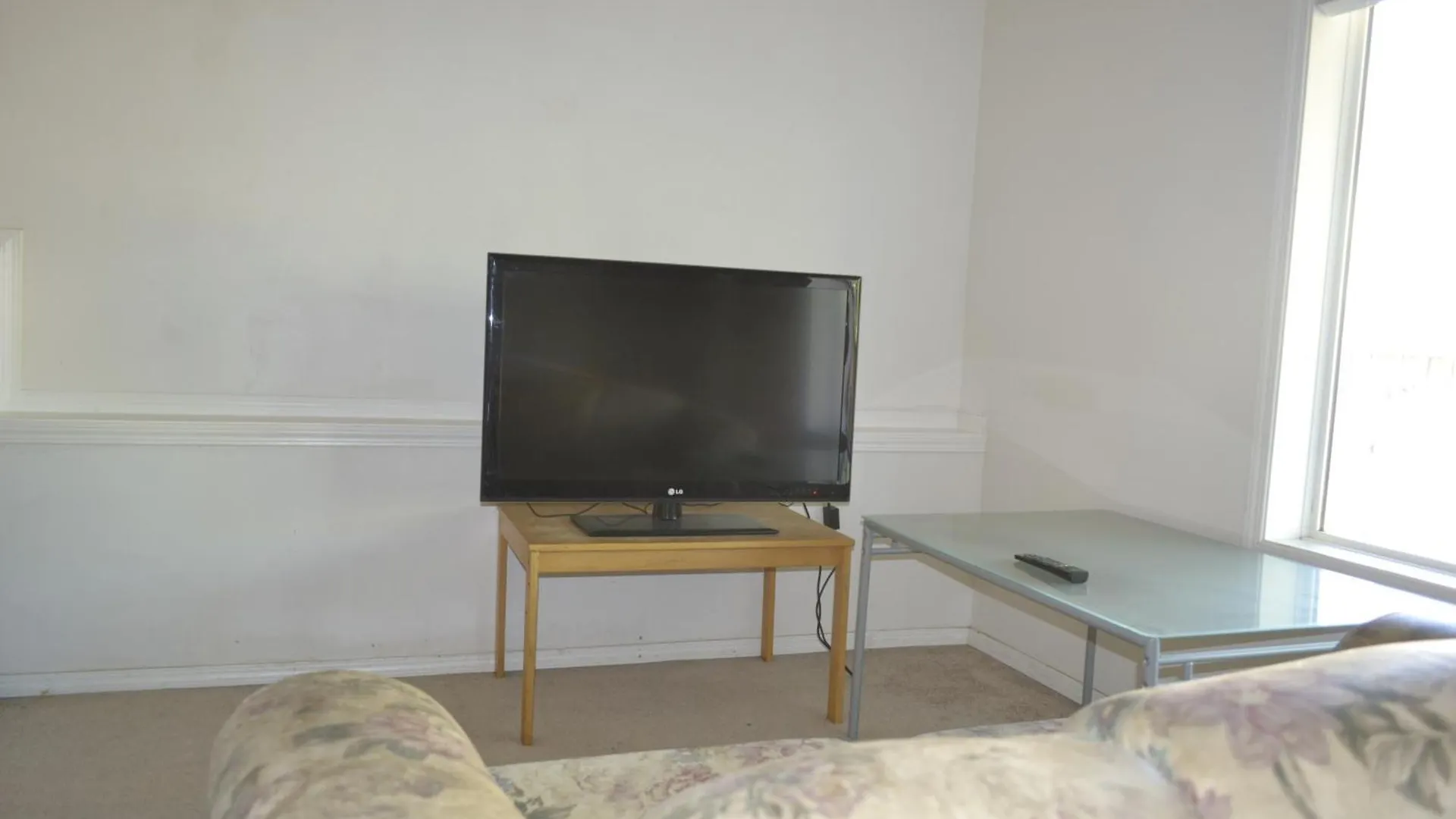 아파트 Lower Level Walkout Suite With Bathroom YYC